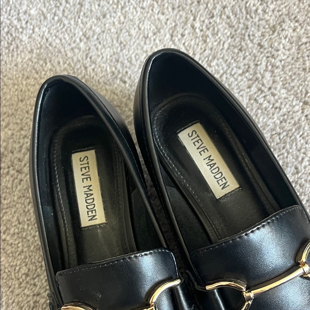 Steve Madden Black Leather Loafers with Gold Bit - Picture 2 of 6